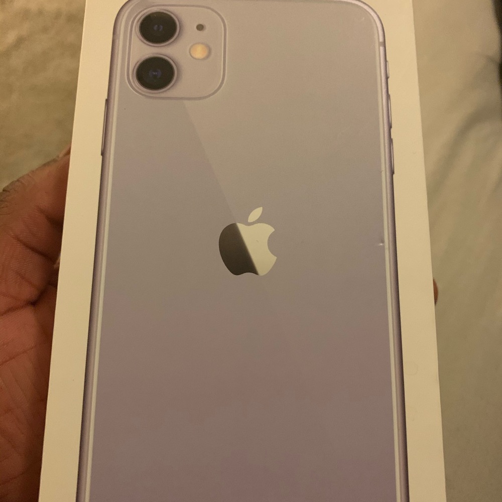 iPhone 11 - Picture 3 of 3